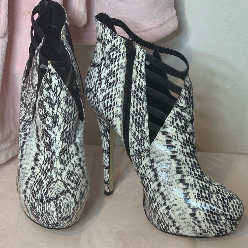 Size 9. Shoes